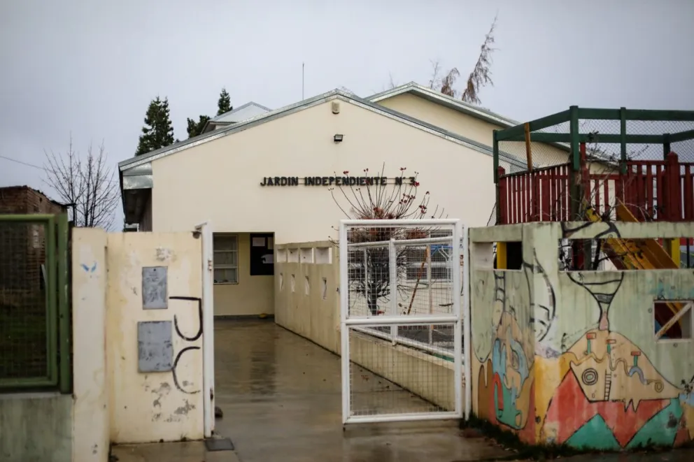 Escándalo en un jardín de Bariloche: docente habría tapado la boca de niños con cinta adhesiva