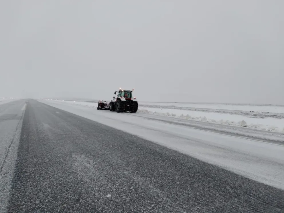 Operativo Nieve de Aeropuertos Argentina 2000: equipos y técnicas para enfrentar el invierno