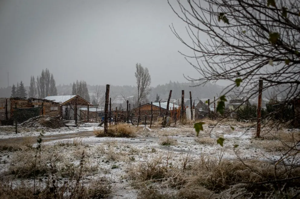 Por la tarde la nieve se hizo sentir con más fuerza en distintos puntos de Bariloche
