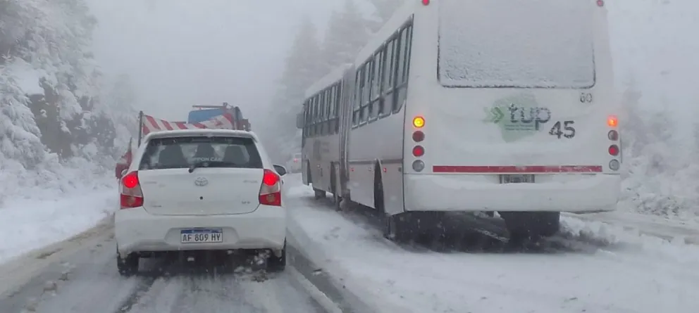 Nevó intensamente en Catedral y hubo despistes, choques y complicaciones en la ruta