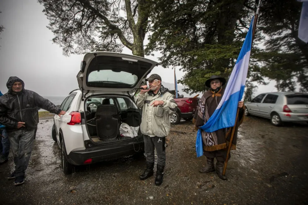 “En los mástiles argentinos no puede flamear una bandera que no sea la del país”