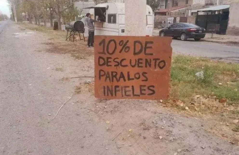 Insólito: un cipoleño le hace descuentos a “infieles y pelados” en su foodtruck 