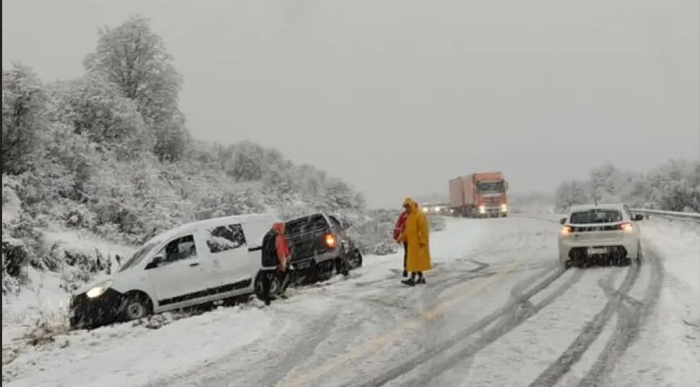 En 48 horas, la nieve ocasionó 8 siniestros viales en distintos tramos de la Ruta 40