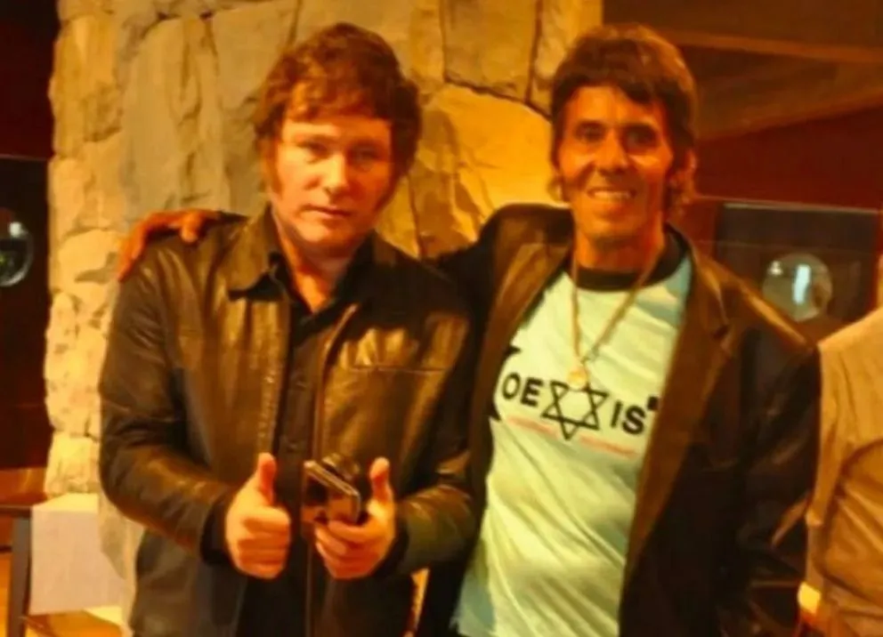 Milei eligió un candidato en Río Negro que publicó una foto con símbolos nazis