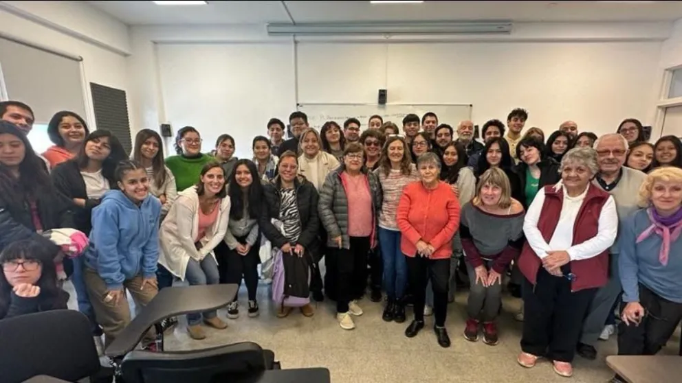 Integrantes de UPAMI compartieron sus vivencias con estudiantes de Hotelería