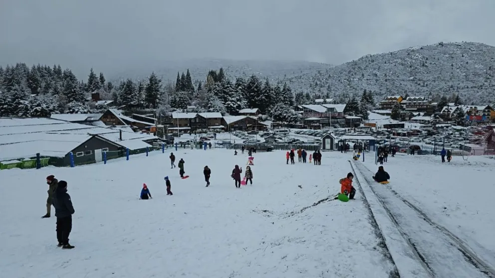 Medios de elevación habilitados en Catedral luego de los días de lluvia y nieve en la ciudad