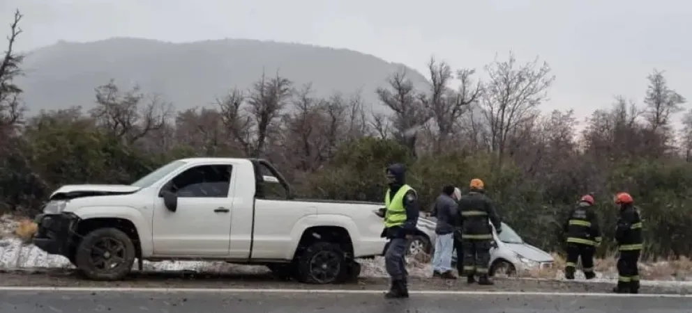 Despistó, rompió una cubierta y mientras la cambiaba fue embestido por otro vehículo