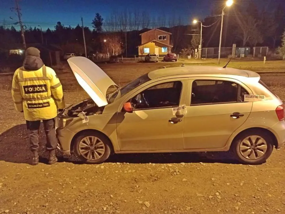 Una familia de Neuquén viajaba a la zona cordillerana pero le secuestraron el auto por pedido judicial
