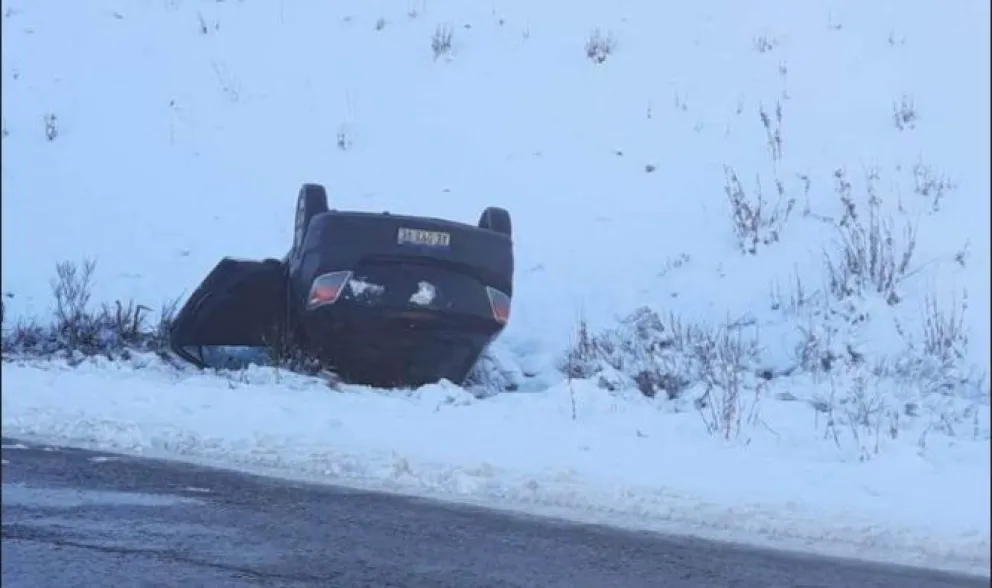 Ruta 40: Susto por un vuelco en el Cañadón de la Mosca