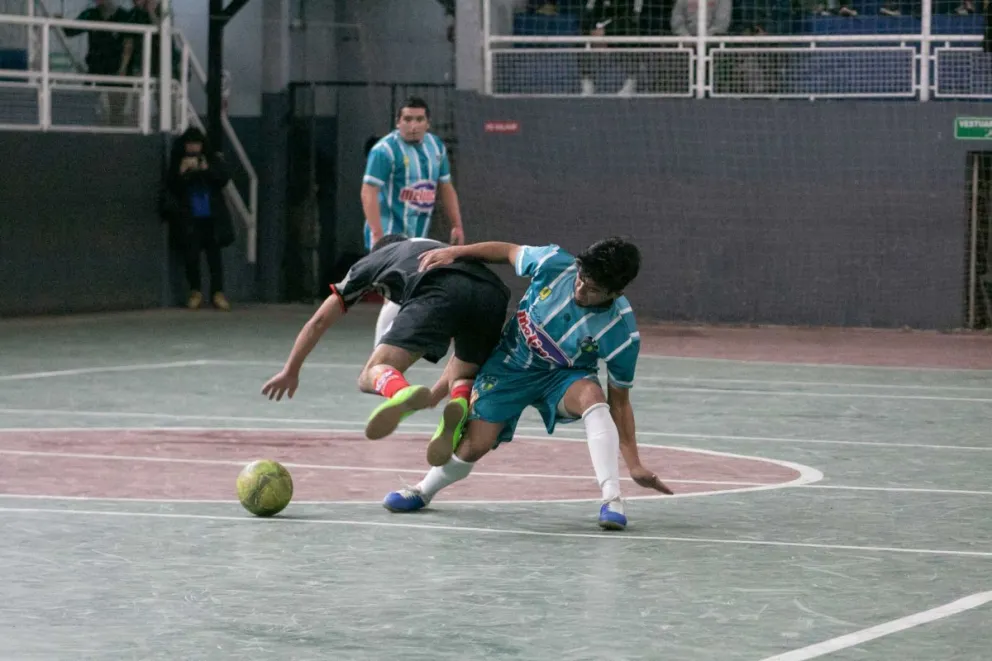 Los Máster salen a la cancha en el fútbol libre