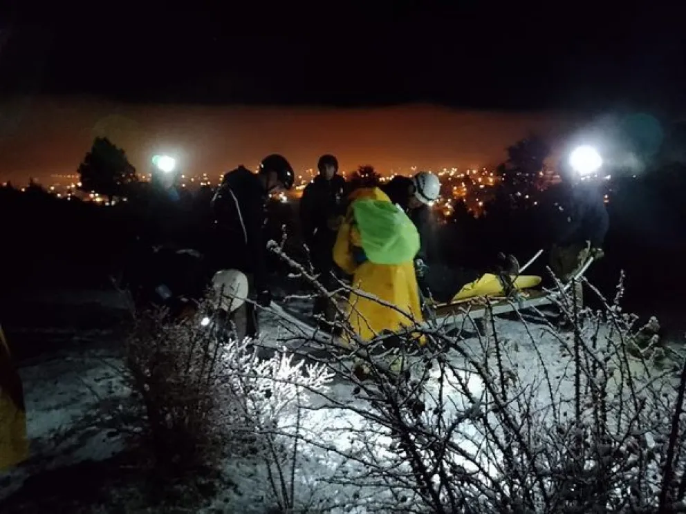 Realizaron simulacros de rescate nocturnos en medio de la nieve