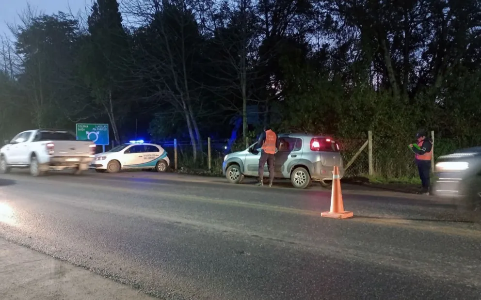 Más de 650 vehículos identificados en controles policiales en Bariloche y El Bolsón 