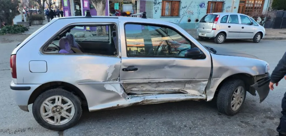 Conductor ignoró un cartel para ceder el paso y provocó un choque
