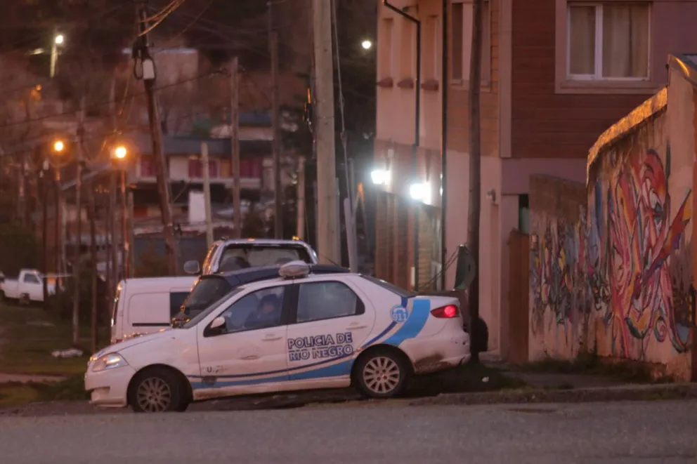 Investigan el supuesto ataque armado a una familia: habrían sustraído una camioneta