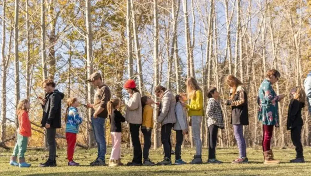 Mirá las reacciones de adolescentes que estuvieron cuatro días sin usar el celular