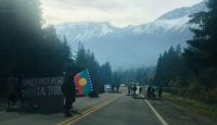 Mapuches cortan la Ruta 40 pidiendo la liberación de las mujeres con prisión domiciliaria