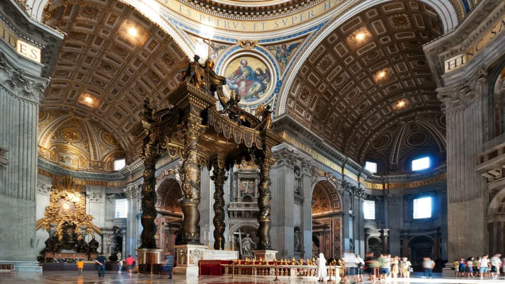 Un hombre se desnudó en la Basílica de San Pedro para protestar por la muerte de niños ucranianos 