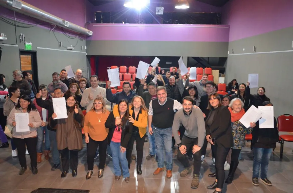El Bolsón: 25 años después, vecinos recibieron su título de propiedad