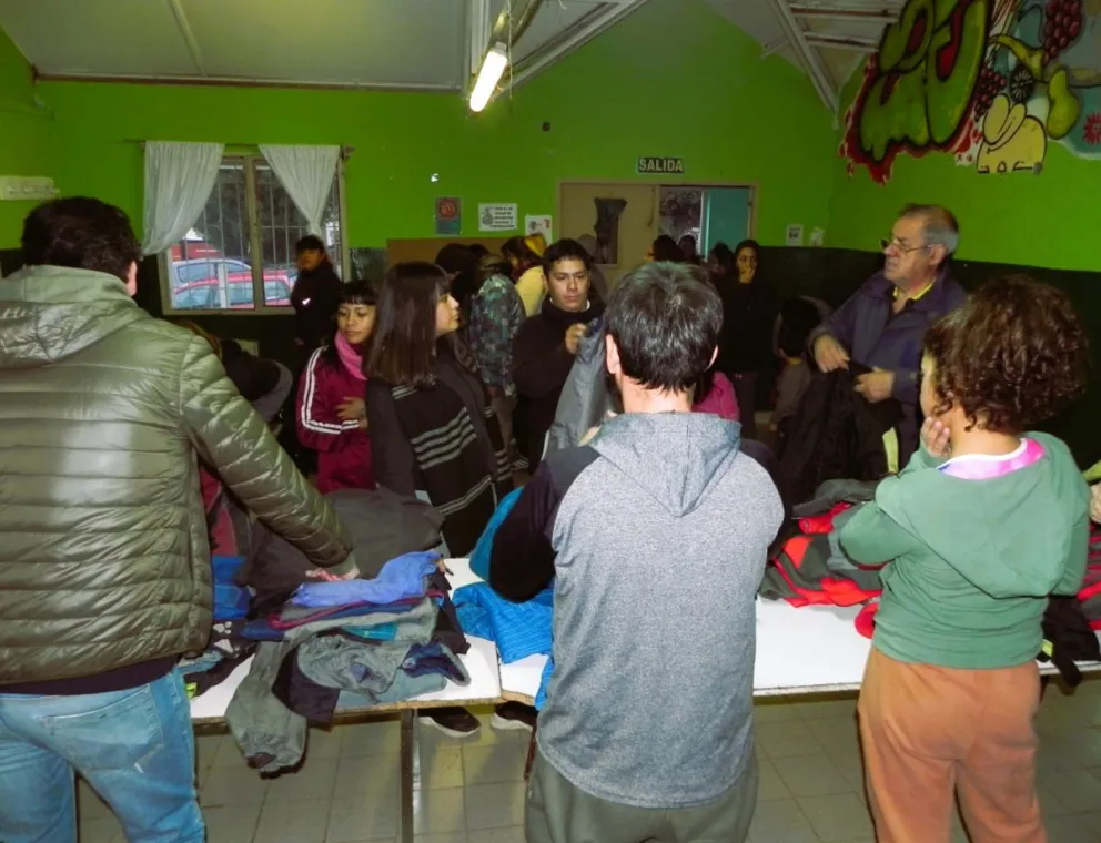 Entregaron ropa de abrigo a las familias del barrio Unión 