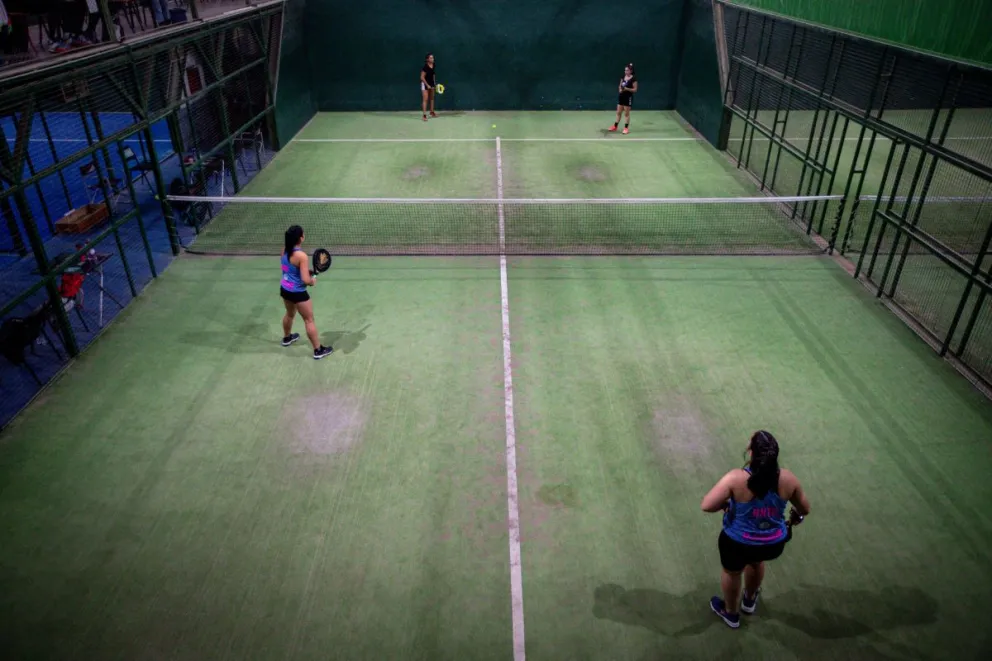 El fin de semana habrá pádel solo para ellas