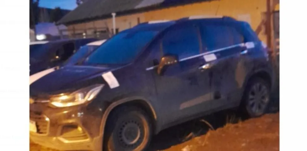 Apuntó con un arma a los policías cuando iban a detenerlo