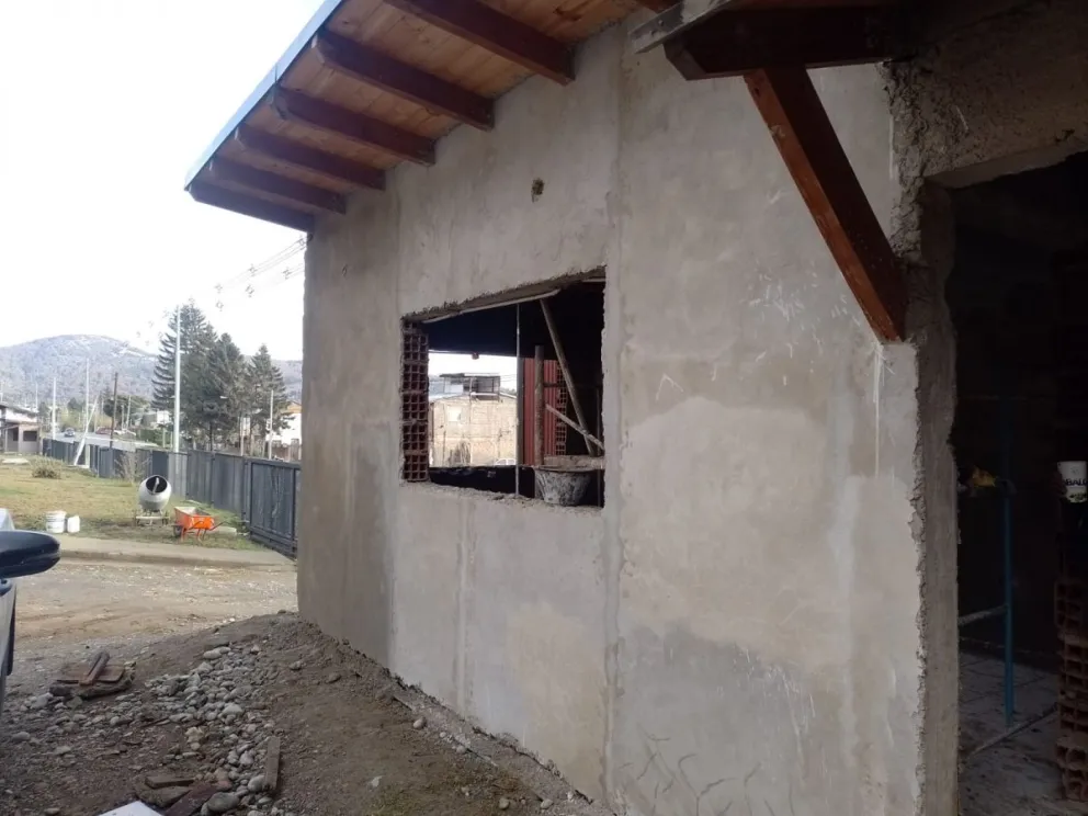 Construyen baños para personas con discapacidad en el Cementerio Municipal