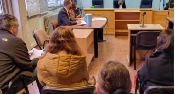 Una mujer asesinó a su pareja a puñaladas porque le sacó su celular
