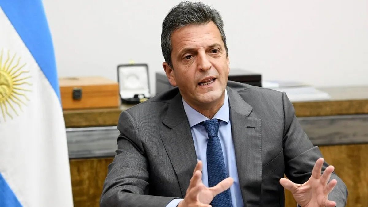 Massa regresó de China y define nuevas medidas: canje de deuda, Ganancias y Monotributo, entre otras