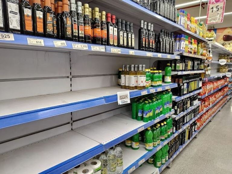 Comercios y supermercados de la Comarca Andina ya registran desabastecimiento 