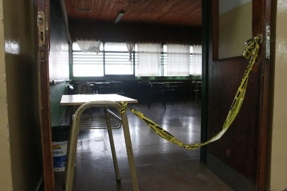 Padres decidieron masivo faltazo en la escuela 295 por inundaciones y cortocircuitos