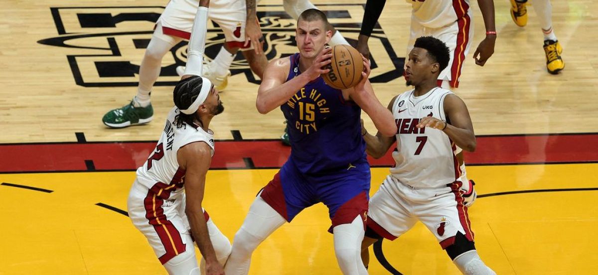 Victoria de los Nuggets a domicilio para volver a estar arriba en la serie