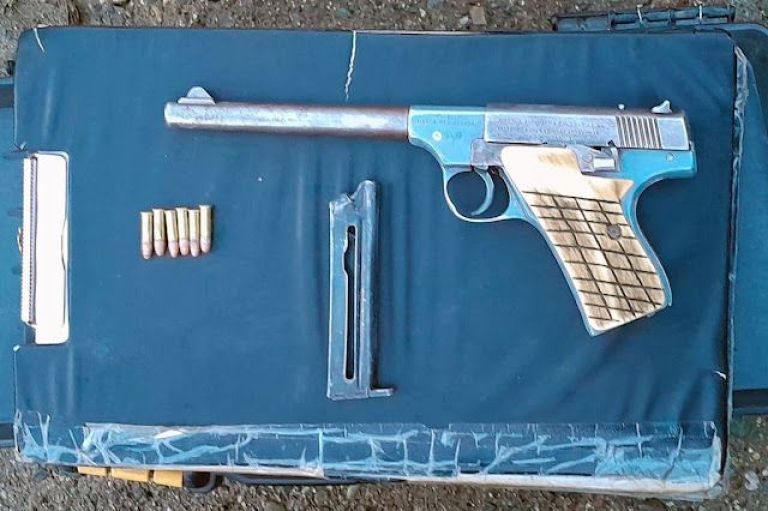 Detuvieron a tres hombres por circular en auto con un arma de fuego