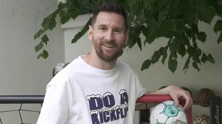 La remera que usó Messi para anunciar que jugará en el Inter Miami fue furor: cuál es su precio y el mensaje que oculta