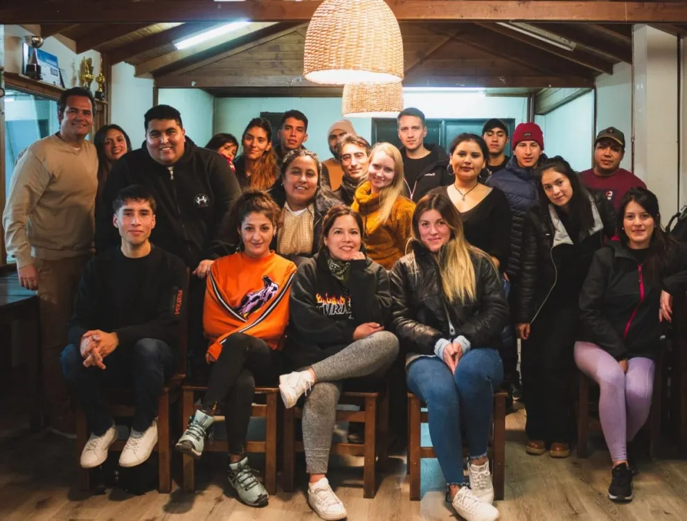 Educación, empleo y medioambiente, los temas que jóvenes barilochenses hablaron con  Juan Pablo Muena