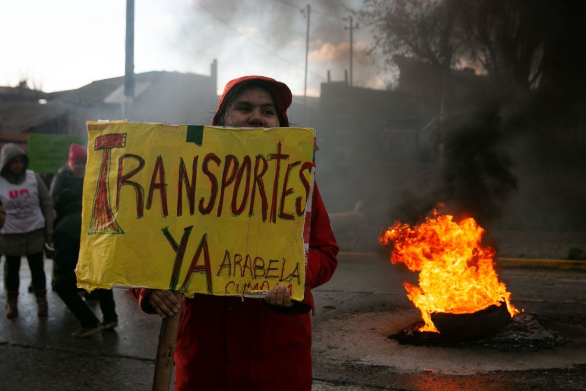 Familias de la Escuela Laboral 6 se manifestaron pidiendo por el transporte escolar