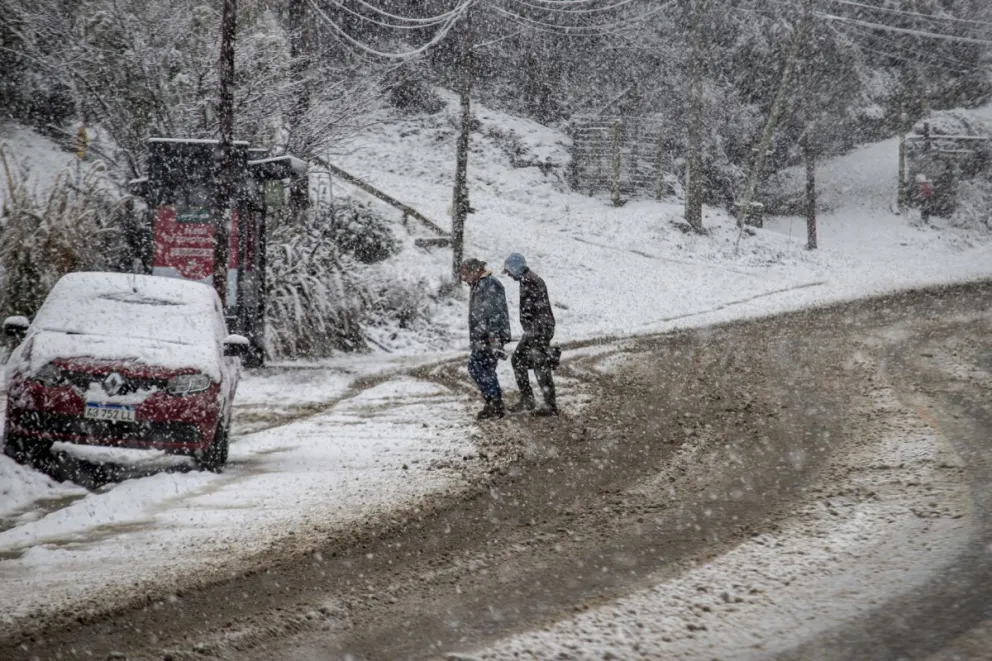 Emiten alerta amarillo por intensas lluvias y nevadas en Bariloche para este domingo