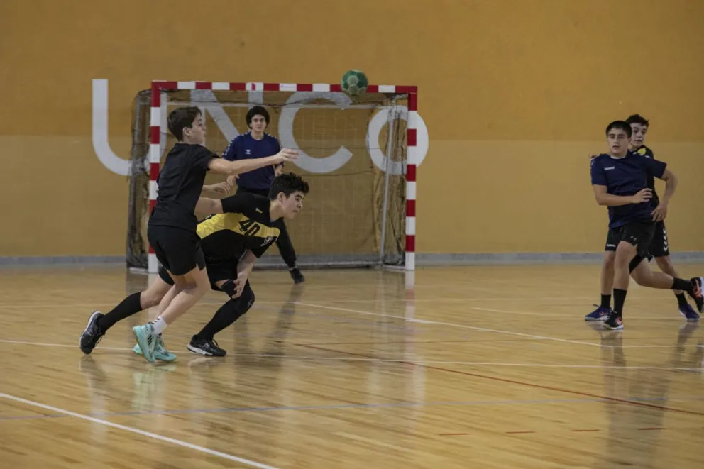 Dos selecciones barilochenses de handball rumbo a Mendoza