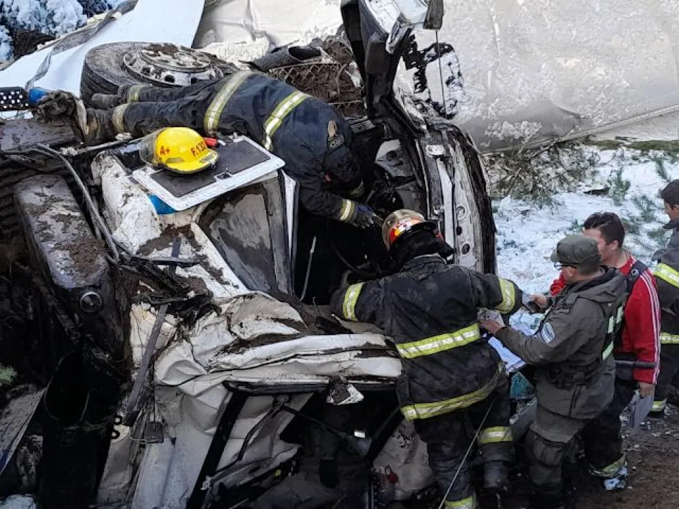 Fuerte choque frontal y un despiste sobre la Ruta 40 Sur