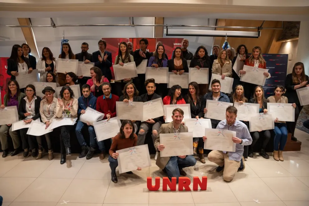 UNRN celebró la graduación de 41 estudiantes de grado y posgrado en Bariloche