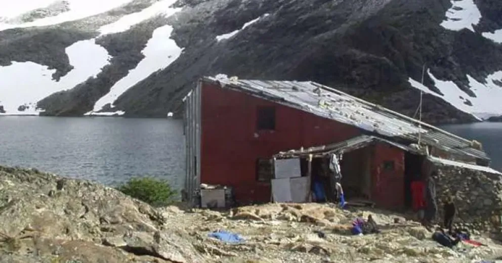 Acceso a Refugio Italia restringido por presencia de gran cantidad de hielo