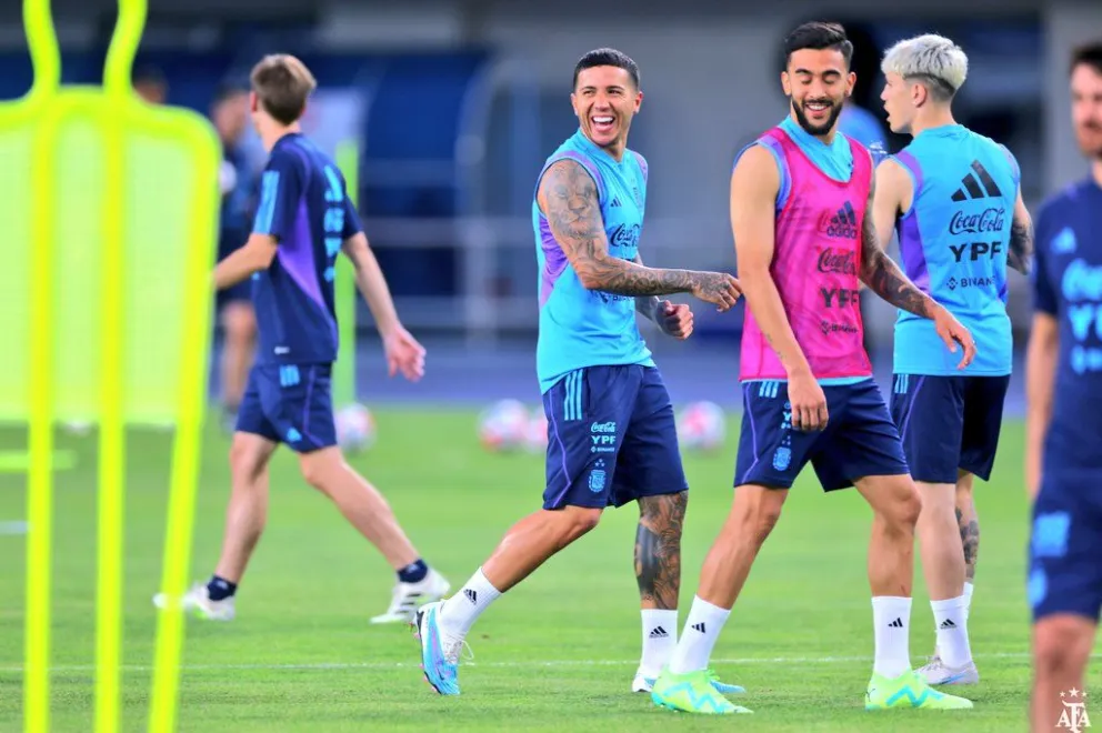 El posible equipo titular que pararía Scaloni ante Australia