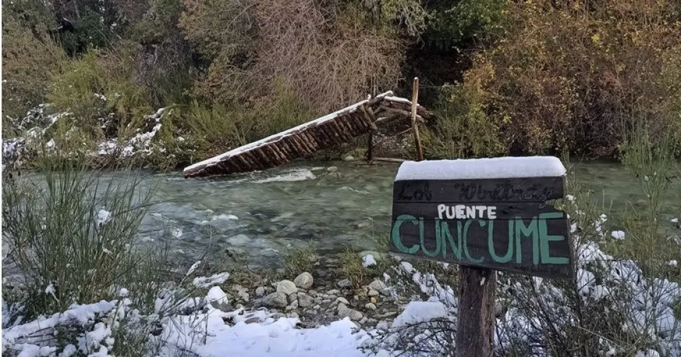 La lluvia rompió la pasarela sobre el arroyo Fresco