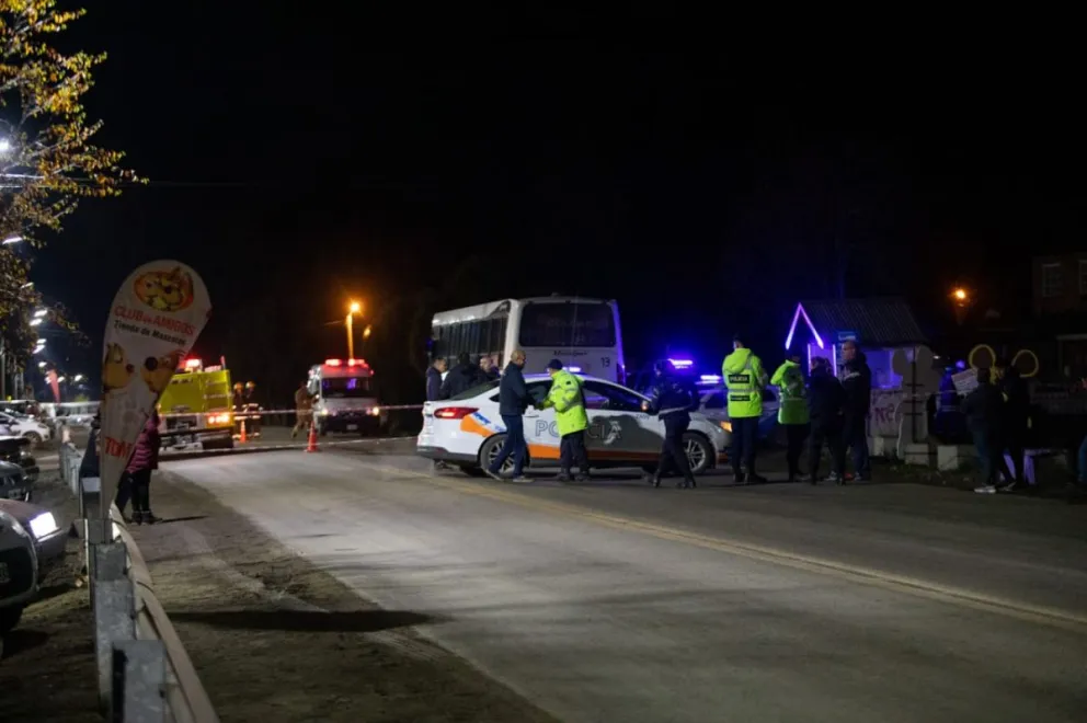 El hombre que murió aplastado se habría tropezado antes de caer bajo el micro