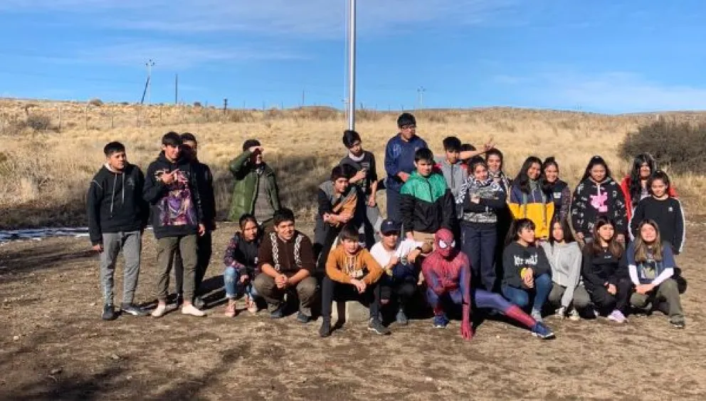 Organizadores de la convención de cómics OTAKU CON visitaron a niños y niñas de Pilca Viejo
