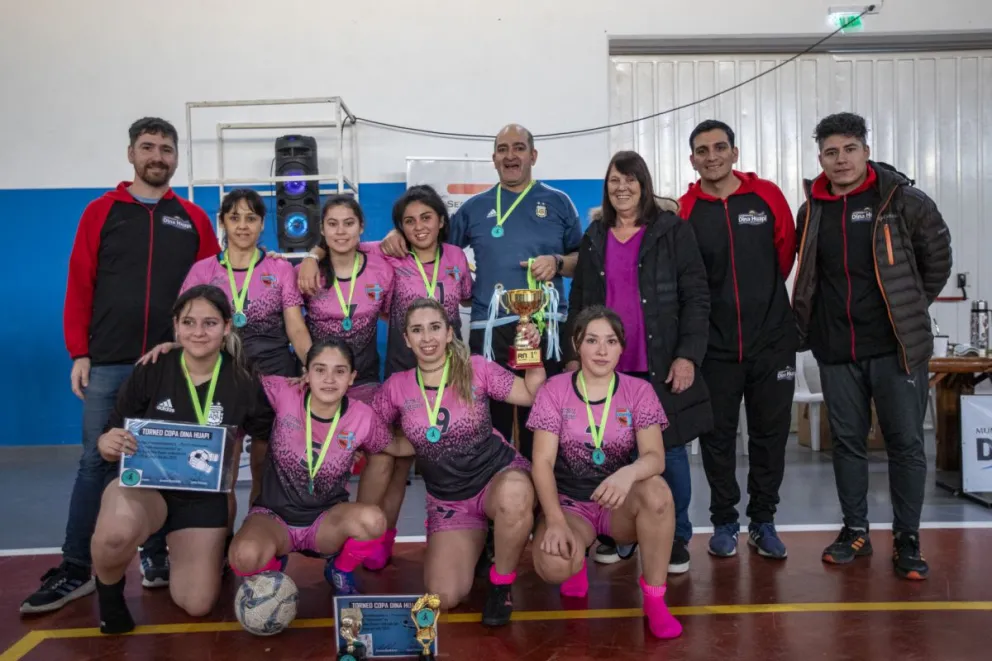 En el torneo femenino, Deportivo Comallo gritó campeón
