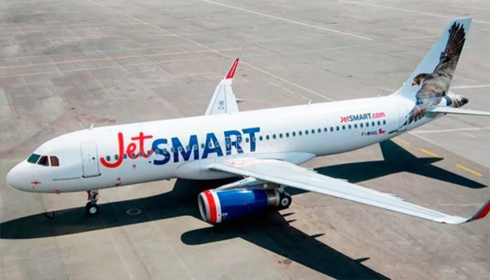 JetSmart dejó varados a pasajeros roquenses en Bariloche y se debieron costear los pasajes terrestres