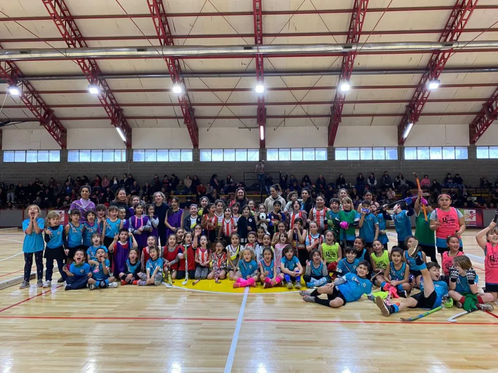 El hockey le puso acción al feriado en el Municipal 3