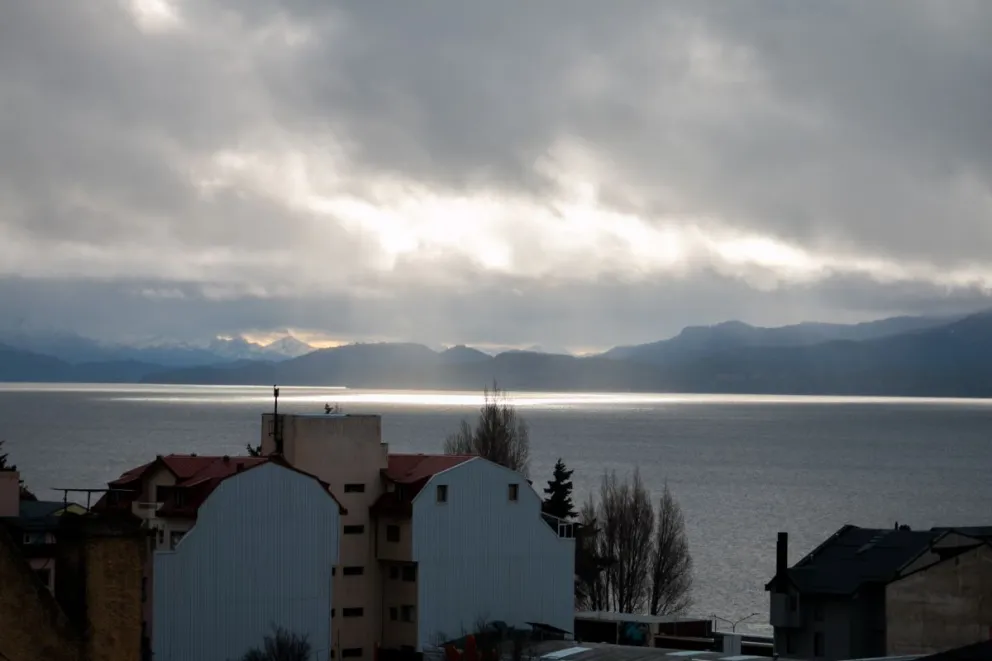 Lunes nublado con temperaturas agradables pero ¿se viene la lluvia? 