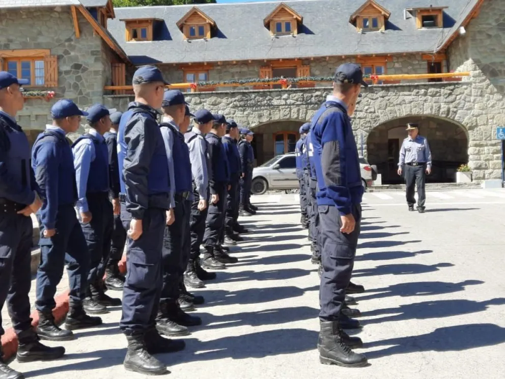 Comenzó la entrega de nueva indumentaria para la Policía