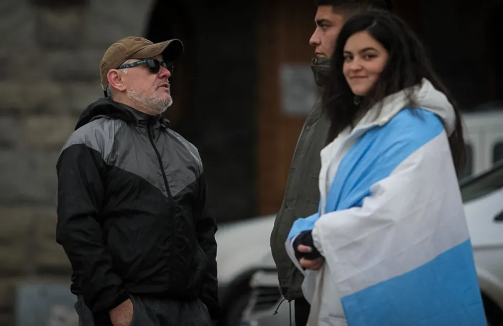 El líder de la agrupación Patoruzú considera “aberrante” que en las escuelas se presente la bandera mapuche